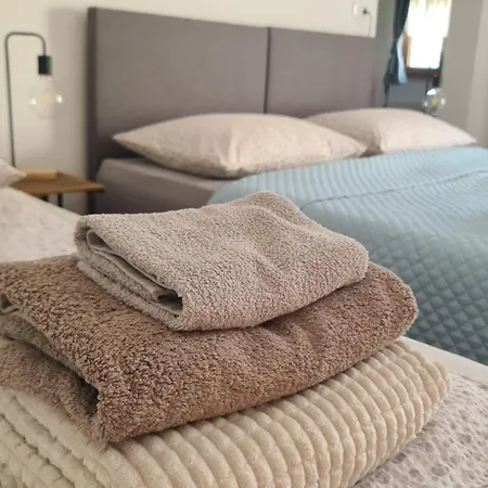 Brne Family House شقة